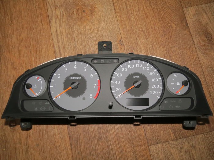 Nissan Almera n15 приборная панель