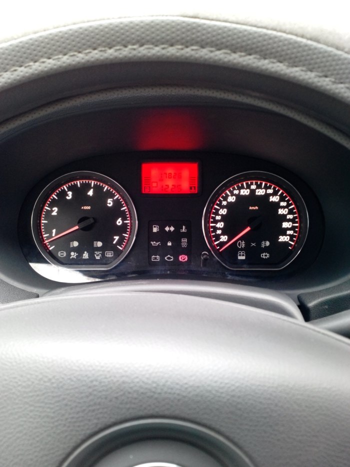 Щиток приборов Nissan Almera g15