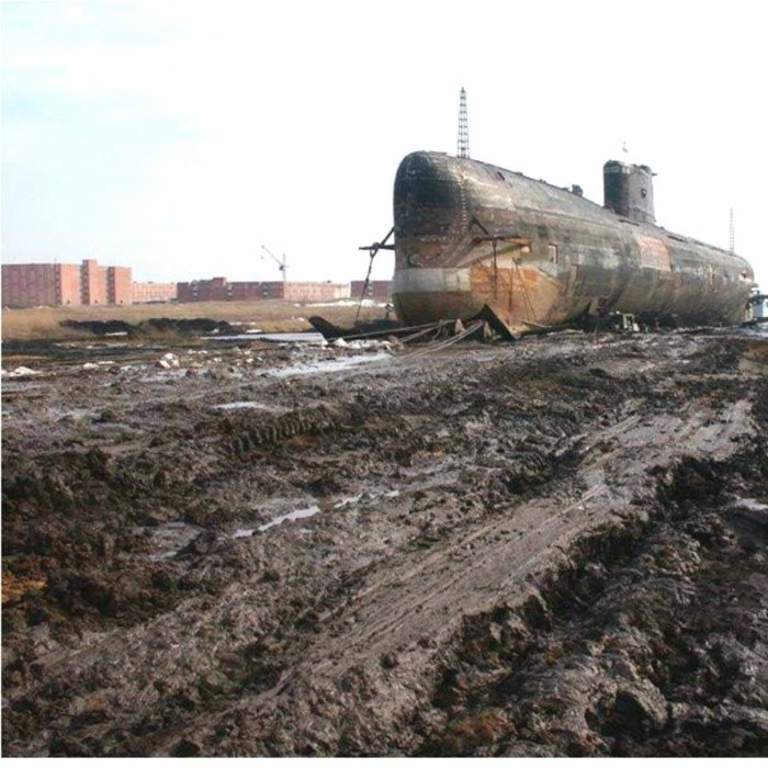 Советская подводная лодка б-307