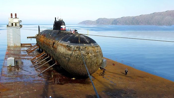 Подводная лодка на суше