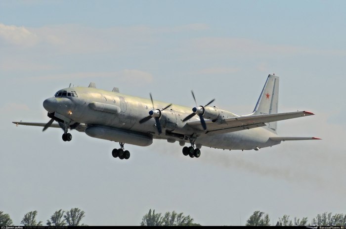 Самолет ил -20м