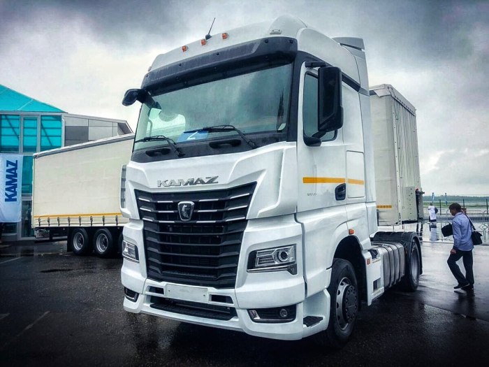 Новый КАМАЗ 2022 тягач
