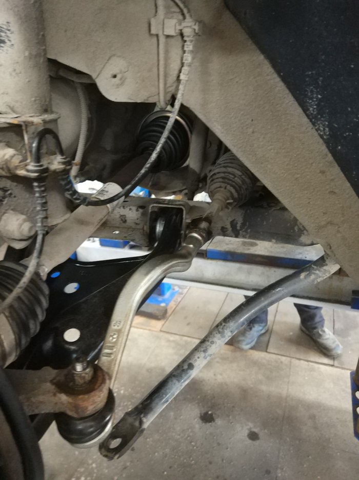 Передняя подвеска Nissan Almera g15