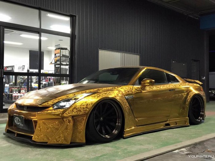 Nissan gt-r r35 золотой