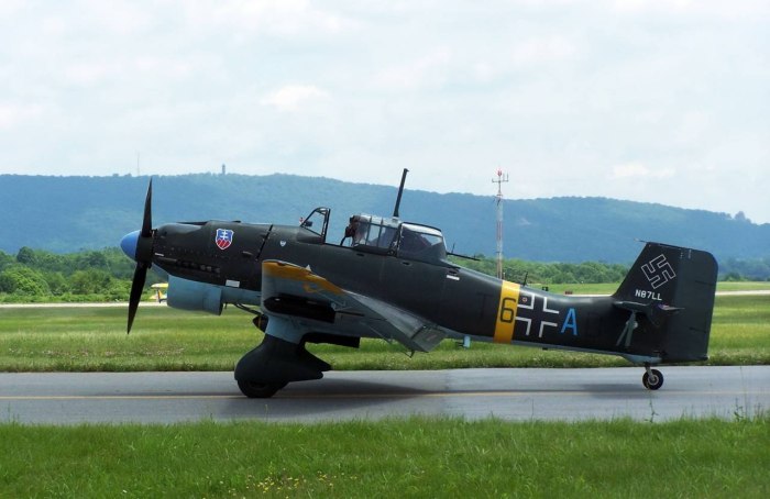 Junkers ju 87 бомбардировщик