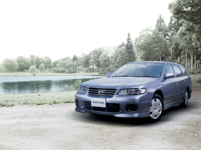 Nissan Avenir 1