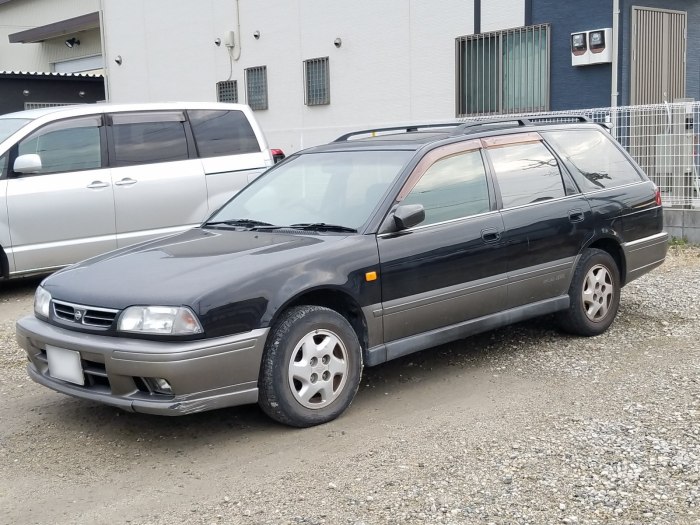 Nissan Avenir 1