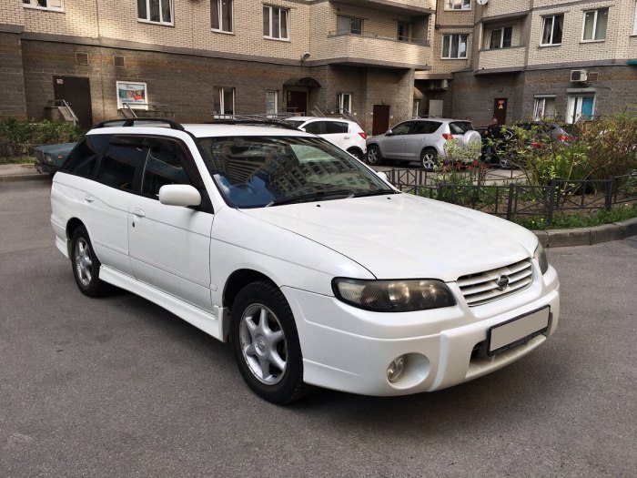 Nissan Avenir белый