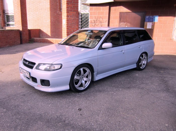 Nissan Avenir r17