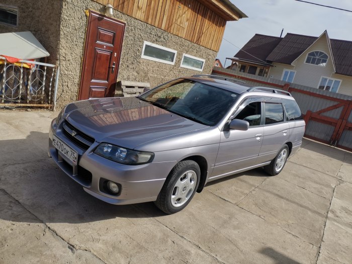 Nissan Avenir 1