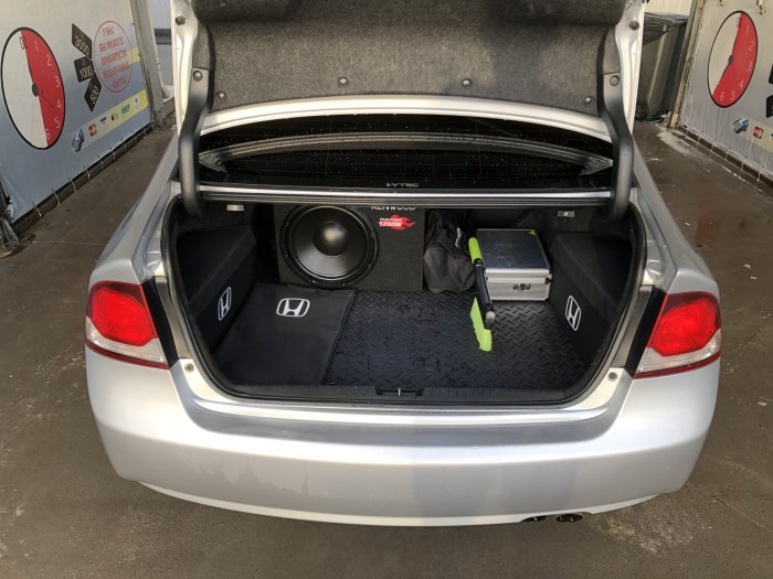 Honda Civic 4d сабвуфер
