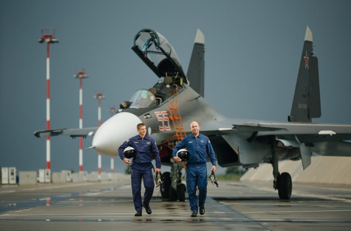Пилот Су 27