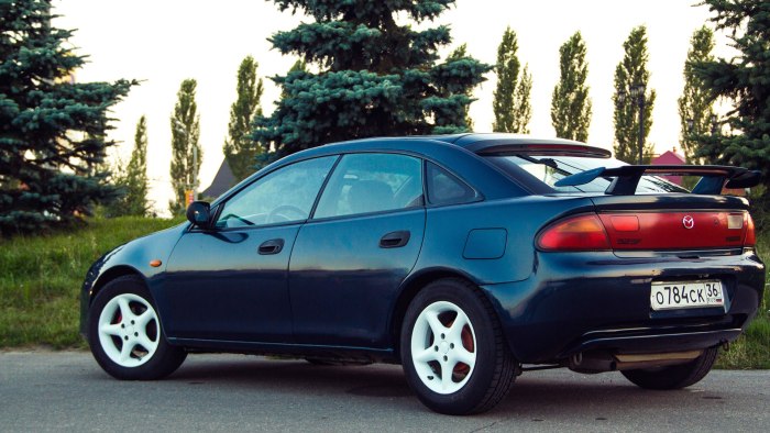 Mazda 323 v