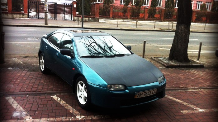 Mazda 323 v