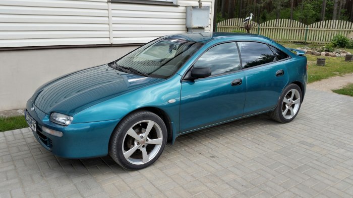 Mazda 323 v