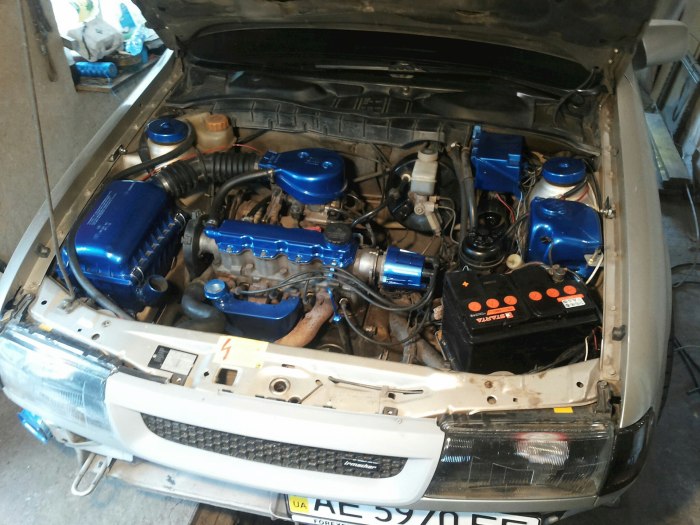Opel Vectra 1989 под капотом