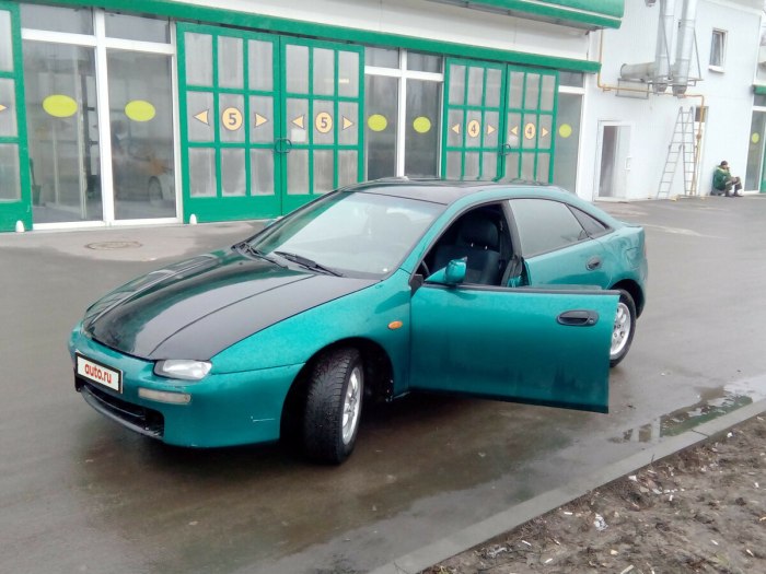 Мазда 323 зеленая