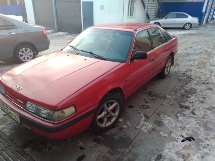 Седан Мазда 626 1989