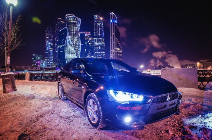 Mitsubishi Lancer черная ночью