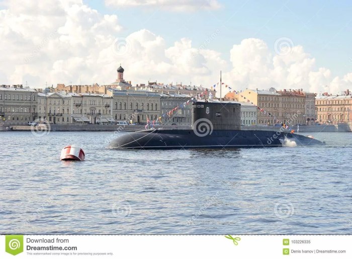 Подводная лодка в Неве в Питере