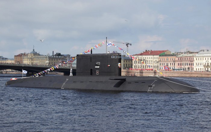 Подводная лодка на параде