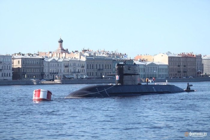 Подводная лодка Санкт-Петербург на Неве