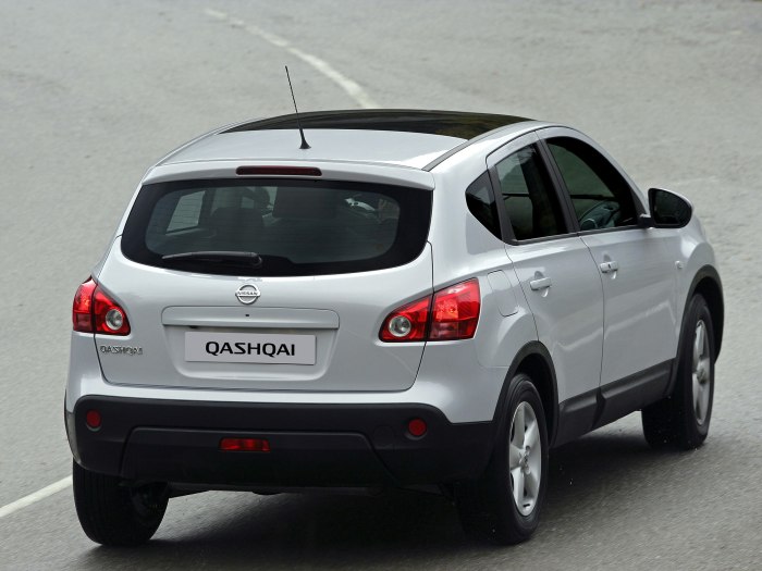 Nissan Qashqai 2007 сзади