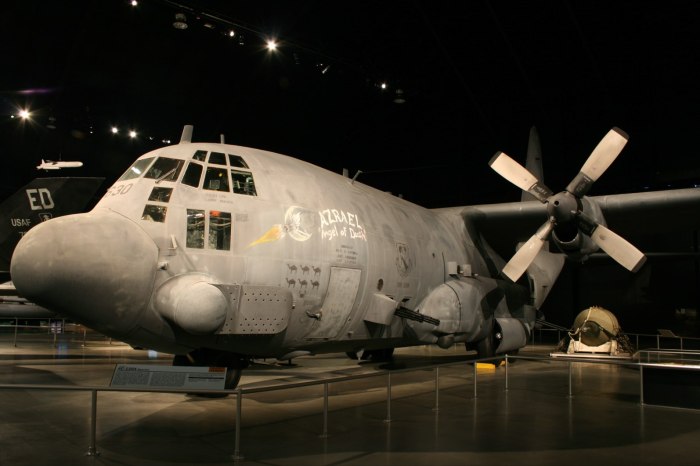 Самолёт Ганшип АС 130