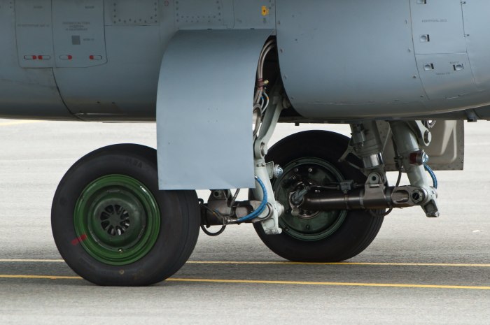 Стойка шасси Су-27