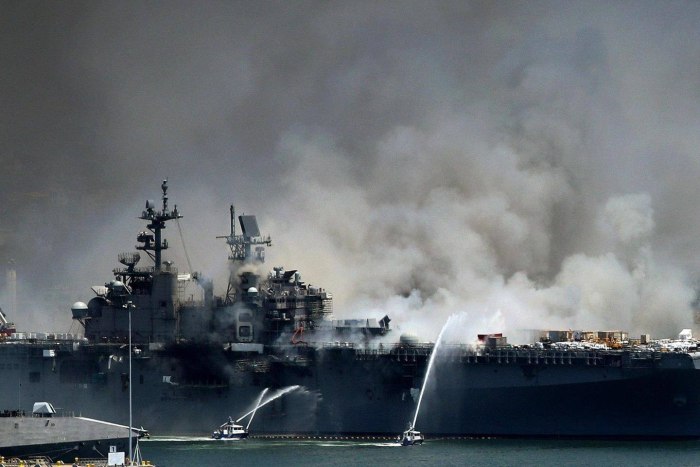 Пожар на корабле ВМС США В Сан Диего
