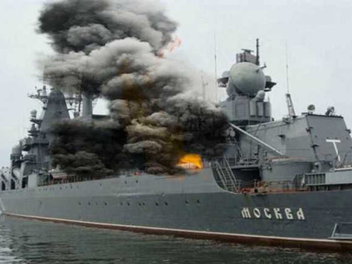 Флагман Черноморского флота ракетный крейсер Москва