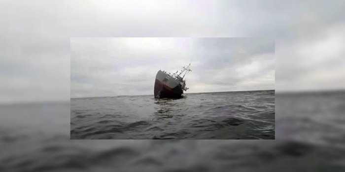 Корабль под обстрелом
