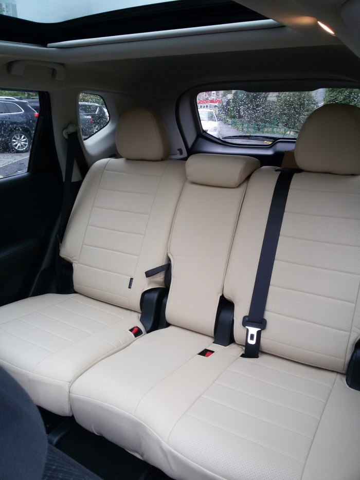 Nissan x-Trail t31 белый салон