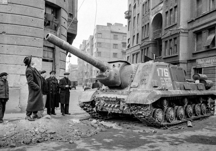 ИСУ-152 зверобой в Берлине