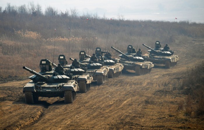 Колонна танков n 90 вс РФ на Украине