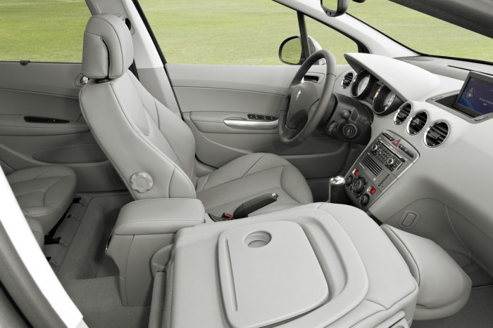Peugeot 308 SW салон
