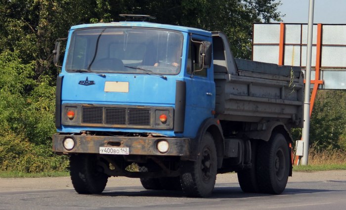 МАЗ 5551 тягач
