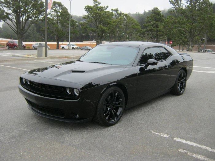 Dodge Challenger черный