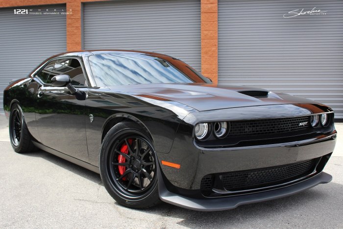 Додж Challenger Black