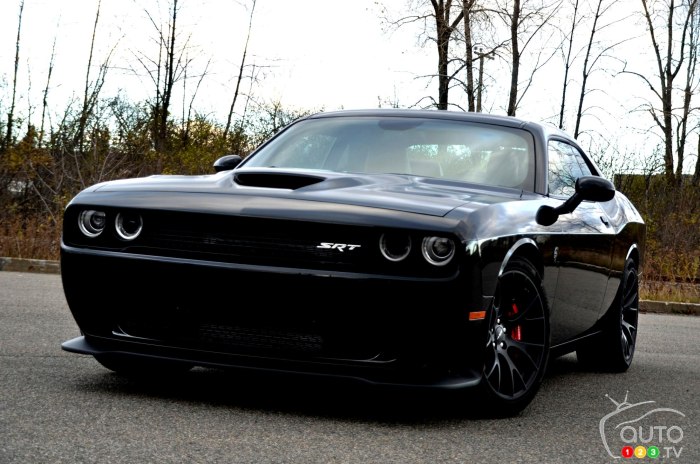Dodge Challenger srt черный
