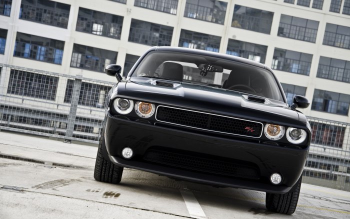 Dodge Challenger черный