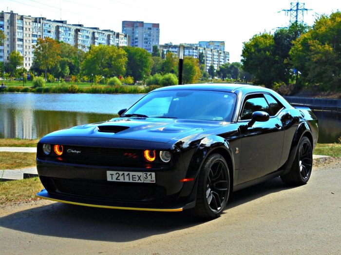 Dodge Challenger srt 6.4
