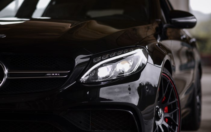 Мерседес-Бенц AMG 63 черный