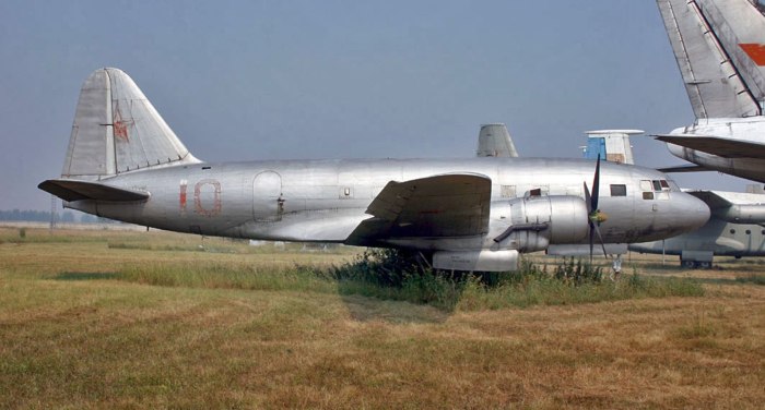 Ил-12 пассажирский самолёт
