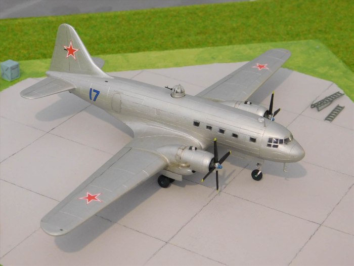 Самолет ил-12д