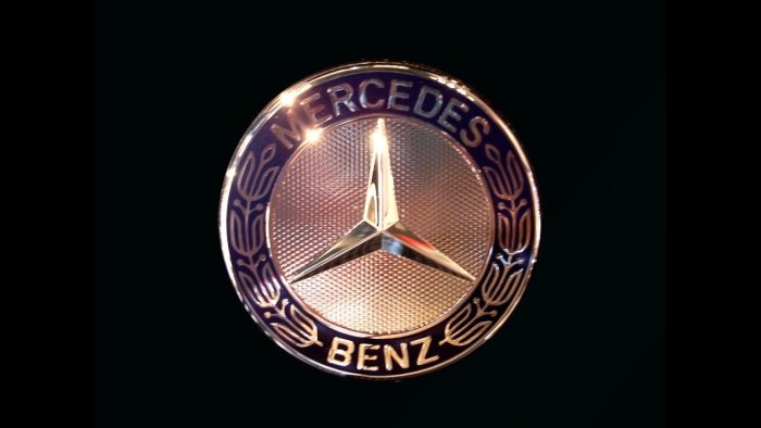 Mercedes logo w116