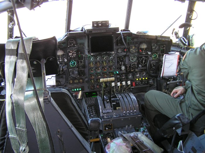 АН-38 кабина пилотов