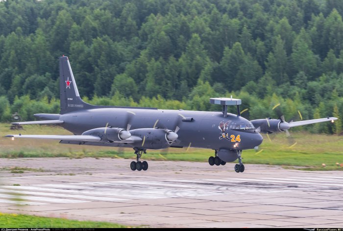 Противолодочный самолет ил-38н