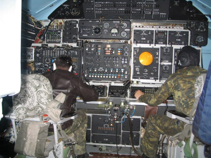 Ил-38н кабина