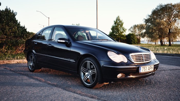 Mercedes-Benz c-class 240